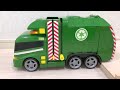 坂道走る『ゴミ収集車』ミニカーで坂道走行する☆Slope driving test with a mini cars of “garbage truck” that runs on slopes!